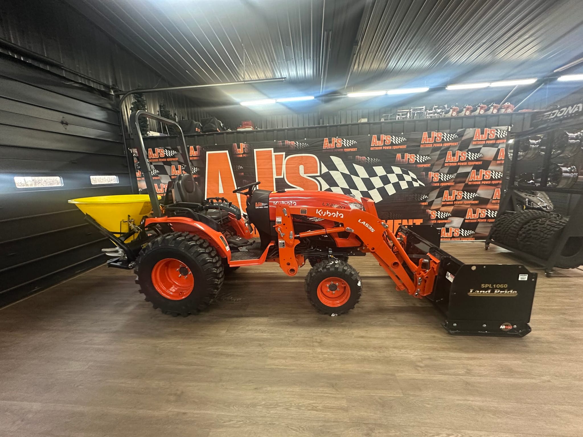 LX2620HSD & LA535 Loader,SPL1060 push box, and FSP500 Spreader