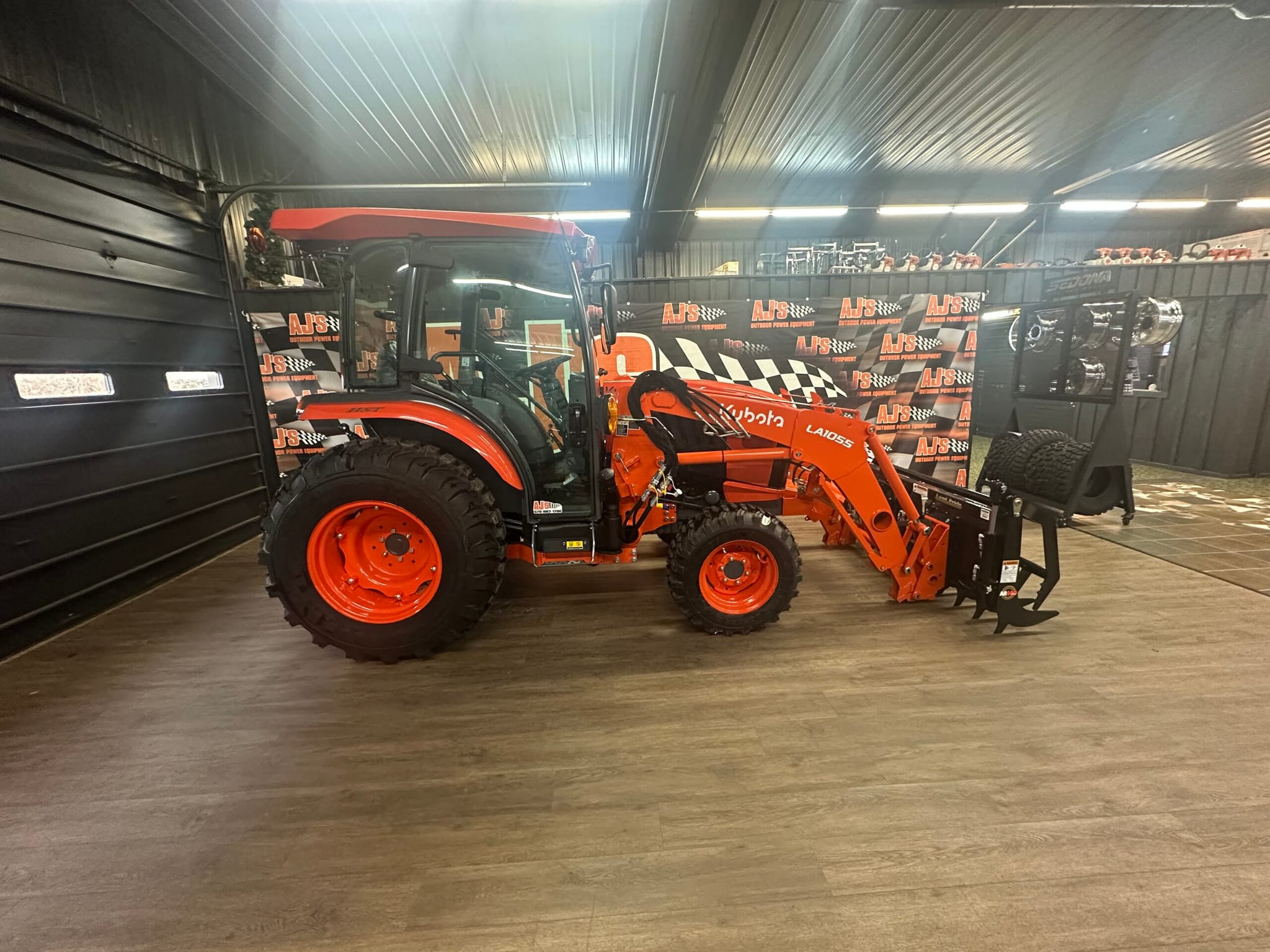 L4760HSTC & LA1055 loader, SGC1072 grapple